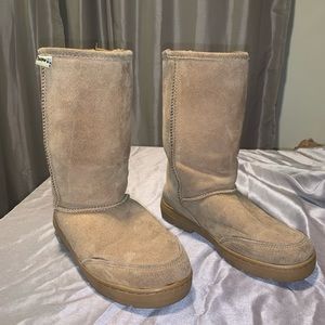 BEARPAW Boots size 8